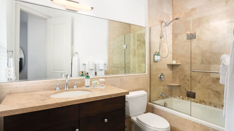 2 BDM Deluxe Oceanfront Suite at Windsong Resort