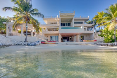 Luxury Villa Photo #3