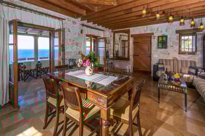 Luxury Villa Photo #11