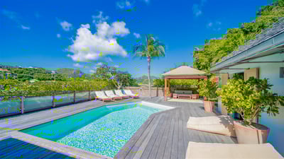 Luxury Villa Photo #3