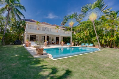 Luxury Villa Photo #3