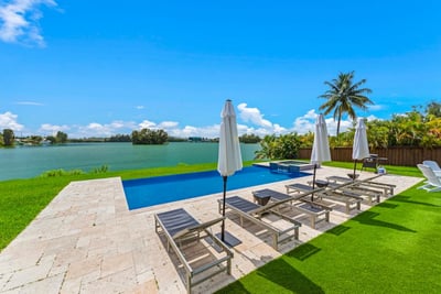 Luxury Villa Photo #6