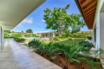 Luxury Villa Photo #4