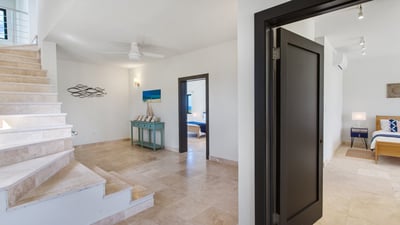Luxury Villa Photo #14