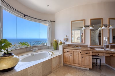 Luxury Villa Photo #43