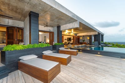 Luxury Villa Photo #6