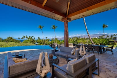 Luxury Villa Photo #4