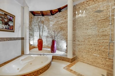 Luxury Villa Photo #48