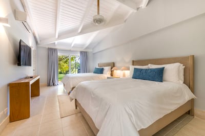 Luxury Villa Photo #12
