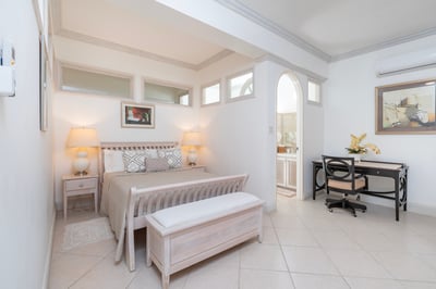 Luxury Villa Photo #38