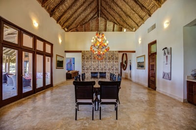 Luxury Villa Photo #26