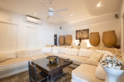Luxury Villa Photo #25