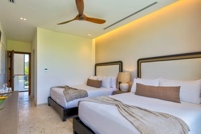 Luxury Villa Photo #25