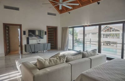 Luxury Villa Photo #35