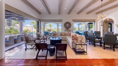 Luxury Villa Photo #32