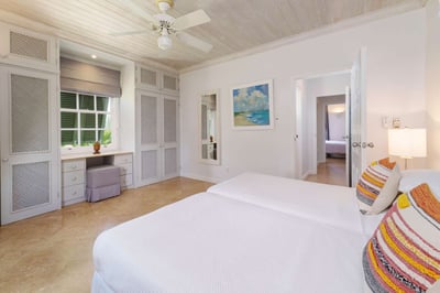 Luxury Villa Photo #17