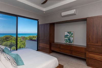 Luxury Villa Photo #32