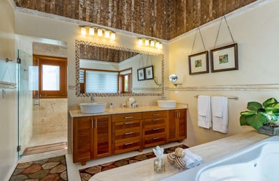 Luxury Villa Photo #39