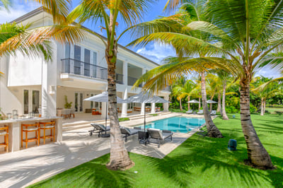 Luxury Villa Photo #3