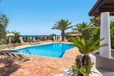 Luxury Villa Photo #6