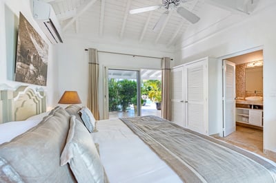 Luxury Villa Photo #20