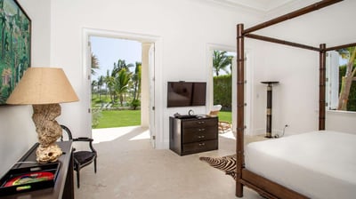 Luxury Villa Photo #16