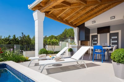 Luxury Villa Photo #18