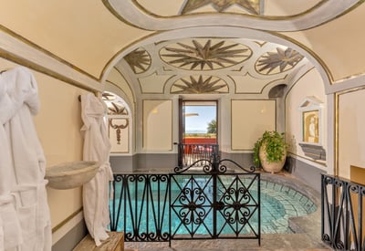 Luxury Villa Photo #12