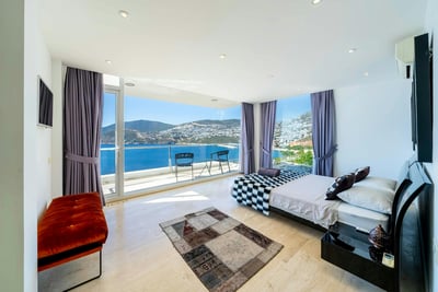 Luxury Villa Photo #23