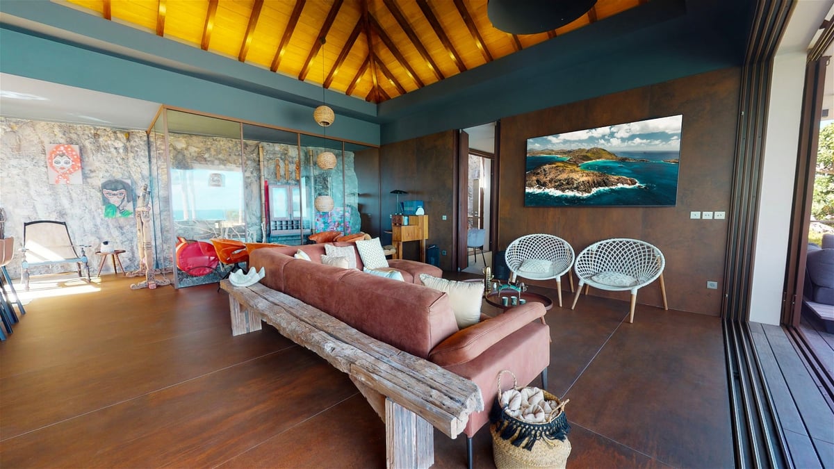Living Area - Image 31