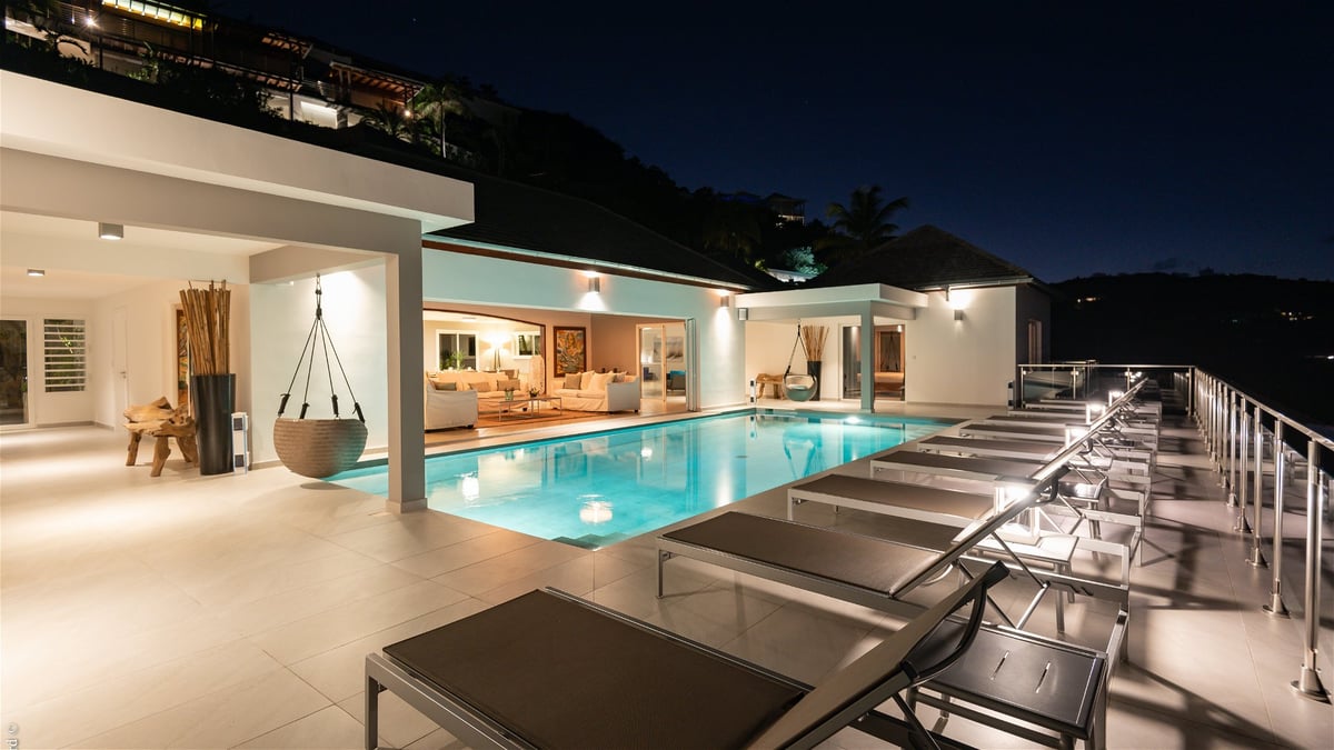 By Night: Modern and chic outdoor lightings. - Image 4