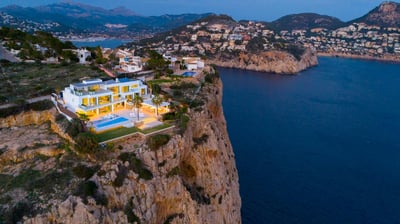 Luxury Villa Photo #3