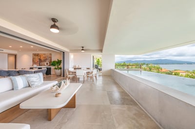 Luxury Villa Photo #6