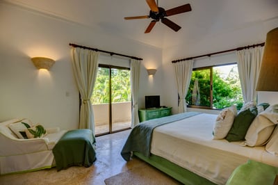 Luxury Villa Photo #39