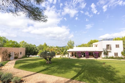 Luxury Villa Photo #3