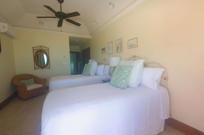 Luxury Villa Photo #21