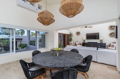 Luxury Villa Photo #23