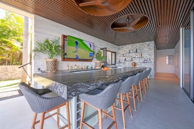 Luxury Villa Photo #15