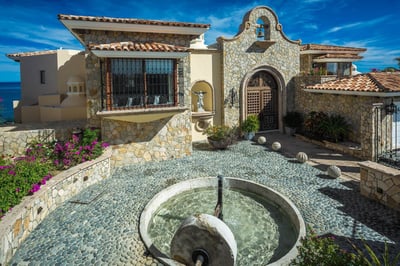 Luxury Villa Photo #9
