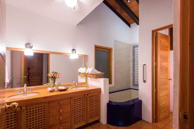Luxury Villa Photo #16