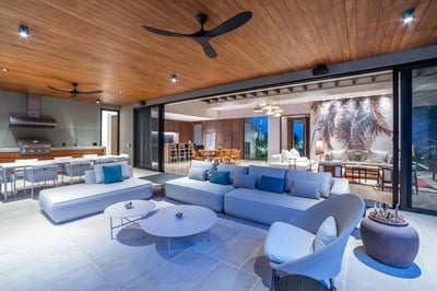 Luxury Villa Photo #6