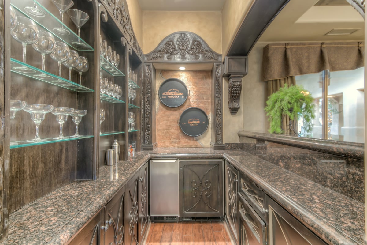 Built-In Wet Bar at our Scottsdale AZ Vacation Home Rental - Image 33
