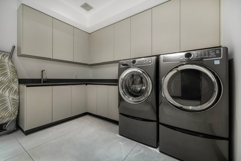 Linda Flora Modern Estate