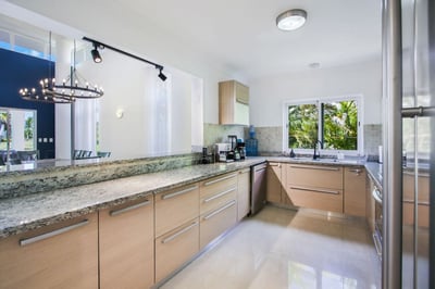 Luxury Villa Photo #24