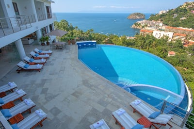 Luxury Villa Photo #9
