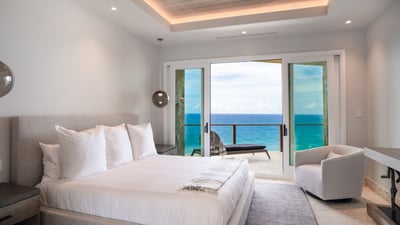 Luxury Villa Photo #18