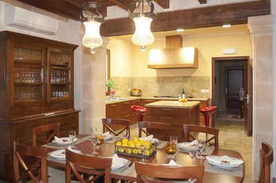 Luxury Villa Photo #23