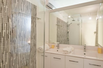 Luxury Villa Photo #39