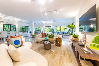 Luxury Villa Photo #7