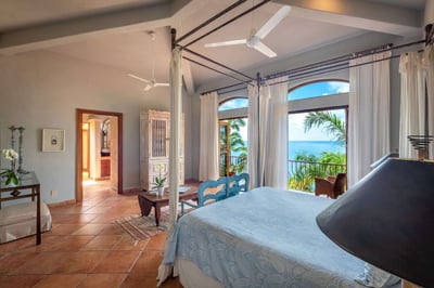 Luxury Villa Photo #39
